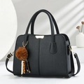 Borsa tote classica in Saffiano nero con ciondolo bohémien e fibbia in metallo oro - Nero