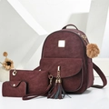 Dreiteiliges burgunderrotes Wildleder-Rucksack-Set mit goldenen Details und Quasten - Weinrot