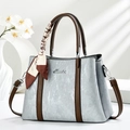 Borsa a mano strutturata grigio-blu con manici marroni e un foulard in seta decorativo - Argento