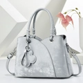 Sac à main élégant en daim gris avec breloque fleur et bandoulière réglable pour femmes - Gris