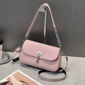 Sac bandoulière rose pour femme avec rabat tissé et fermoir pivotant en métal argenté - Rose