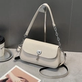Sac bandoulière beige chic avec rabat tissé et détails argentés sur support métallique - Blanc Cassé