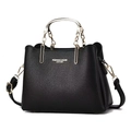 Bolso grande de cuero negro con asa de metal dorado y correa ajustable para hombro - Negro
