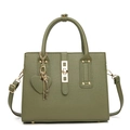 Sac à main en cuir texturé vert foncé avec détails dorés et pendentif en cœur - Vert