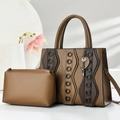 Set borsa tote due pezzi minimalista con ciondolo a cuore e dettagli in ecopelle - Cachi