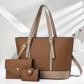 Braunes gewebtes 3er-Taschen-Set mit Shopper, Clutch und Etui in modernem Studio-Ambiente - Dunkelbeige