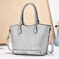 Bolso tote plateado con purpurina, detalles dorados y correa ajustable para mujer - Gris