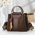 Borsa a mano in pelle intrecciata marrone con manico dorato e tracolla bohémien - caffè