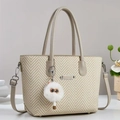 Elegante beige draagtas met visgraatmotief, dubbele handgrepen en pluche kattenhanger - Khaki