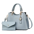 Borsa a mano blu nebbia con pochette a busta abbinata e dettagli in metallo oro - Borsa + Portafoglio (A97489) / Blu