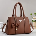 Sac à main en cuir marron avec pendentif nœud et poignées pour un style élégant - Jaune Terre