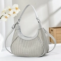Borsa a mezzaluna grigio chiaro in tessuto intrecciato con logo in metallo e tracolla fine - Grigio