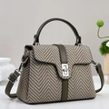 Sac à main en chevron gris avec bordure vert olive et fermoir rotatif argenté poli - Vert