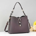 Braune gewebte Handtasche für Damen mit Goldkette und verstellbarem Schultergurt - Braun