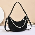 Borsa a sella a mezzaluna nera con catena a sfere argento e finitura in pelle glitter - Nero