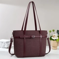 Grand sac cabas en toile bordeaux avec finitions cuir et bandoulière réglable - Bordeaux