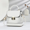 Sac à main carré blanc avec motif à carreaux gris et fermoir en métal doré en T - Blanc