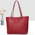 Dettaglio della borsa tote David Jones rossa con trama a grana e logo argento - Rosso