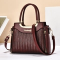 Sac à main bordeaux élégant avec texture tressée en V et détails dorés brillants - L25 H19 L12cm / Style 1 Bordeaux