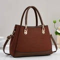 Elegante borsa a mano marrone scuro testurizzata con finiture dorate e tracolla rimovibile - Rosso Marrone