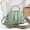 Borsa a mano verde salvia con tracolla a fantasia e finitura in pelle litchi testurizzata - Verde