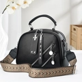 Sac bandoulière en cuir noir avec rivets argentés et bandoulière tissée colorée - Noir