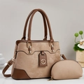 Elegantes zweiteiliges Handtaschenset in Camel und Braun mit goldenem Logo und Schultergurt - Khaki