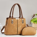 Ensemble élégant de sacs à main en daim camel avec bandoulière et finitions dorées - Ensemble deux pièces / Jaune Terre