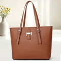 Borsa tote in pelle marrone con grana litchi, fibbia ad H e dettagli in argento - Giallo Terra