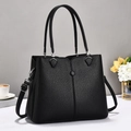 Borsa tote nera in pelle martellata con manici rotondi e tracolla regolabile - Nero