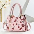 Borsa rosa con stampa a ciliegia, ciondolo a cuore e tracolla regolabile - Rosa
