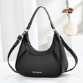 Sac hobo croissant en cuir tressé noir avec bandoulière réglable et détails argentés - Noir