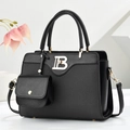Bolso de mano negro acolchado con logo B dorado y mini monedero a juego elegante - Negro