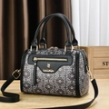 Borsa Boston retrò con monogramma nero e grigio e tracolla regolabile rimovibile - Nero / Stile 1