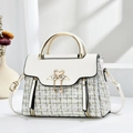 Elegante bolso de tweed blanco crema con cierre de cisne dorado y perla colgante - Blanco Roto