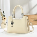 Elegante crème beige handtas van imitatieleer met litchi-textuur en zilveren hanger - Off-wit