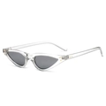 Retro Cat-Eye-Sonnenbrille mit transparentem Rahmen und dunklen Gläsern für Damen - Hellgrau
