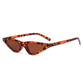 Retro-Katzenaugen-Sonnenbrille mit Schildpattrahmen, Bernstein-Gläsern und Goldnieten - Bohnentee