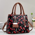 Grande borsa nera con stampa di ciliegie rosse e manici in pelle marrone - Nero