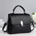 Bolso de mano elegante en cuero negro con grano de lichi y hebilla de metal plateado - Negro