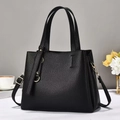 Sac fourre-tout noir classique en cuir grainé avec boucle dorée et bandoulière - Noir