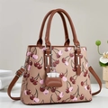 Elegante borsa beige in ecopelle con stampe di ciliegie e tracolla marrone regolabile - Cachi