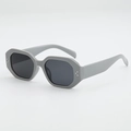 Lunettes de soleil polygonales à monture épaisse avec décoration de trois rivets métalliques - Monture Gris Solide Verres Gris