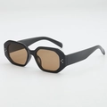 Retro schwarze hexagonale Sonnenbrille mit braunen Gläsern und dekorativen Silbernieten - Schwarzer Rahmen Tee Gläser