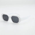 Modische weiße Sechseck-Sonnenbrille mit dunkelgrauen Gläsern und silbernen Details - Solid Weiß Graue Linse
