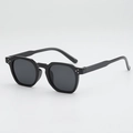 Schwarze quadratische Retro-Sonnenbrille mit dreifacher Silberpunkt-Verzierung - Glänzend Schwarz Graue Gläser