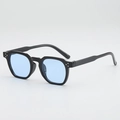 Retro-Sonnenbrille mit dickem schwarzem Rahmen, hellblauen Gläsern und drei Metallnieten - Schwarzer Rahmen Blaue Gläser