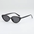 Occhiali da sole cat-eye neri con borchie argentate e lenti scure per uomo e donna - Nero Lucido Lenti Grigie