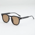 Gafas de sol cuadradas negras con lentes marrones y detalles de remaches plateados - Montura Negra Lentes de Té