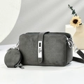 Borsa a tracolla minimalista in pelle scamosciata grigia con dettagli in metallo argento - Grigio